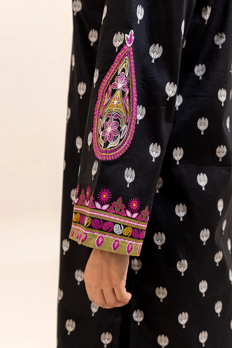 3 PIECE EMBROIDERED LAWN SUIT-JADE SPLASH (UNSTITCHED) - Image 3