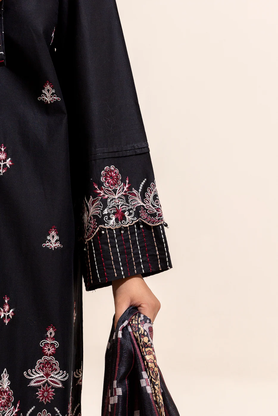 3 PIECE EMBROIDERED LAWN SUIT-PITCH VERVE (UNSTITCHED) - Image 6