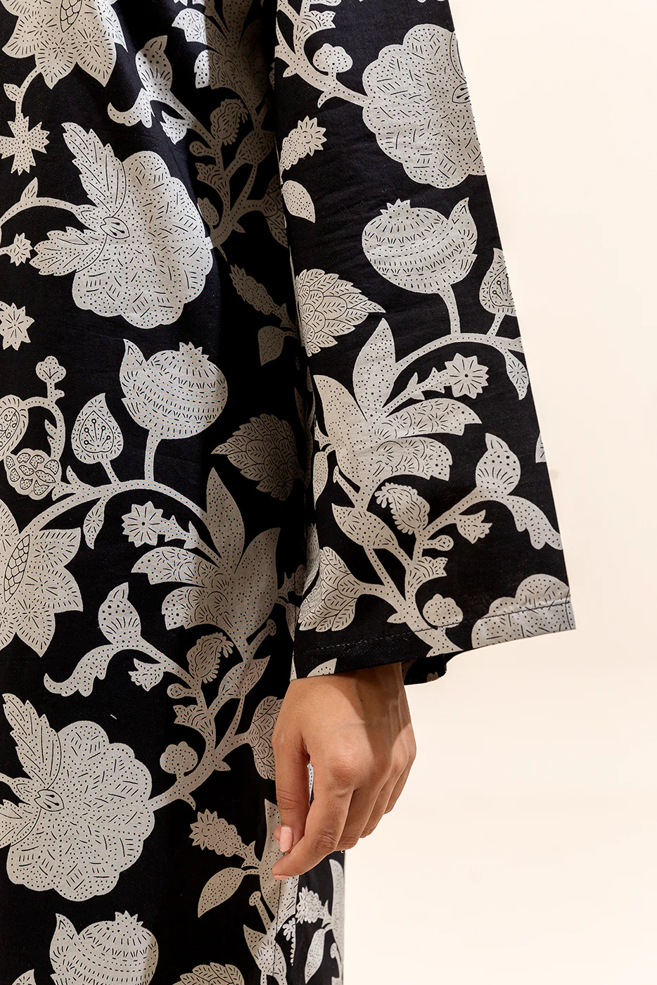 3 PIECE PRINTED LAWN SUIT-ONYX HAZE (UNSTITCHED) - Image 3