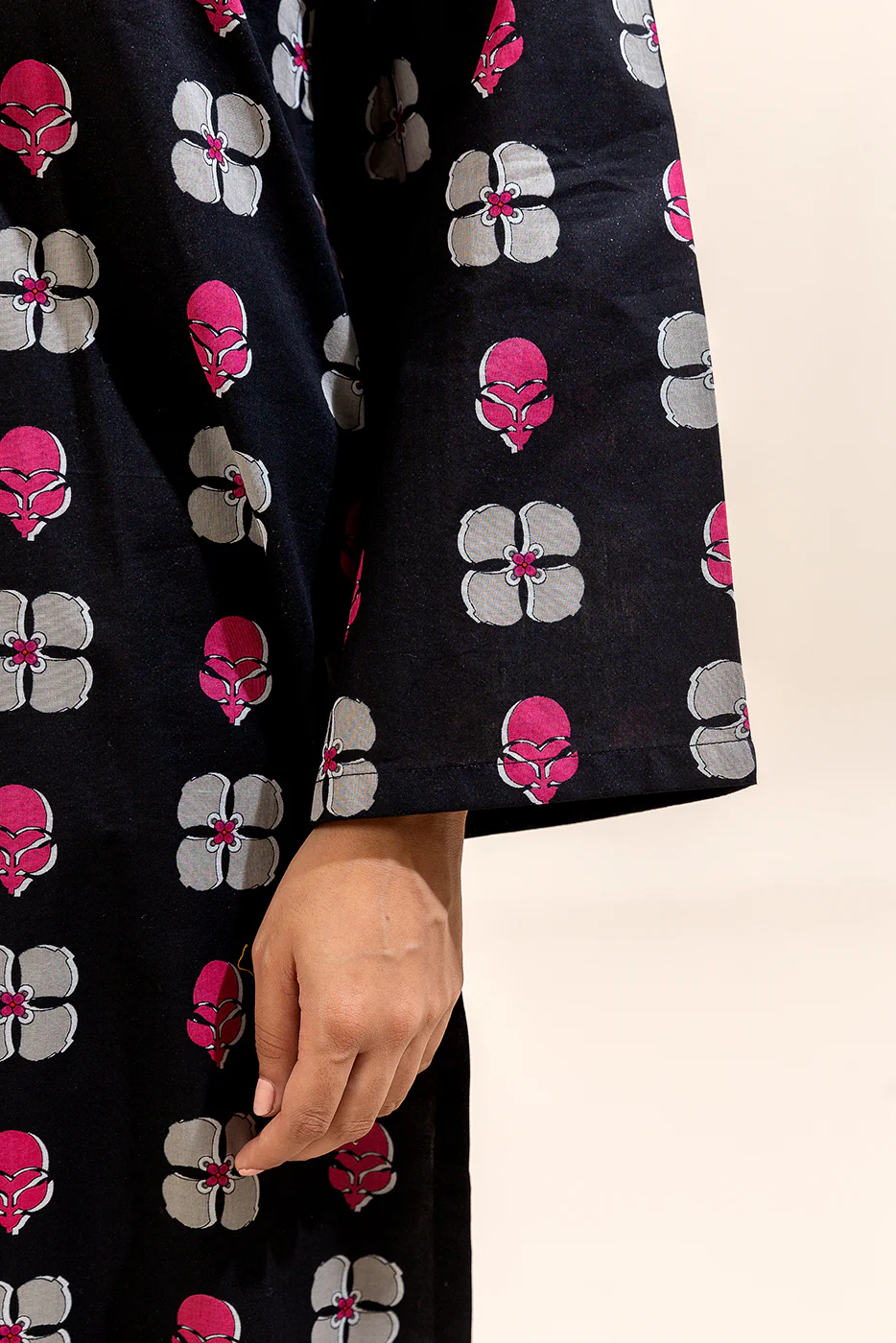 3 PIECE PRINTED LAWN SUIT-ONYX GRID (UNSTITCHED) - Image 3