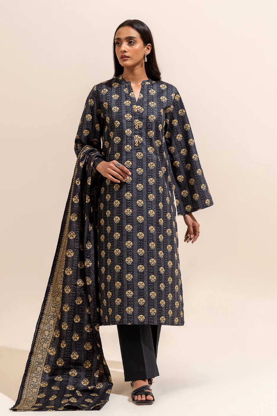 3 PIECE PRINTED LAWN SUIT-BLACK FLAIR (UNSTITCHED) - Image 4