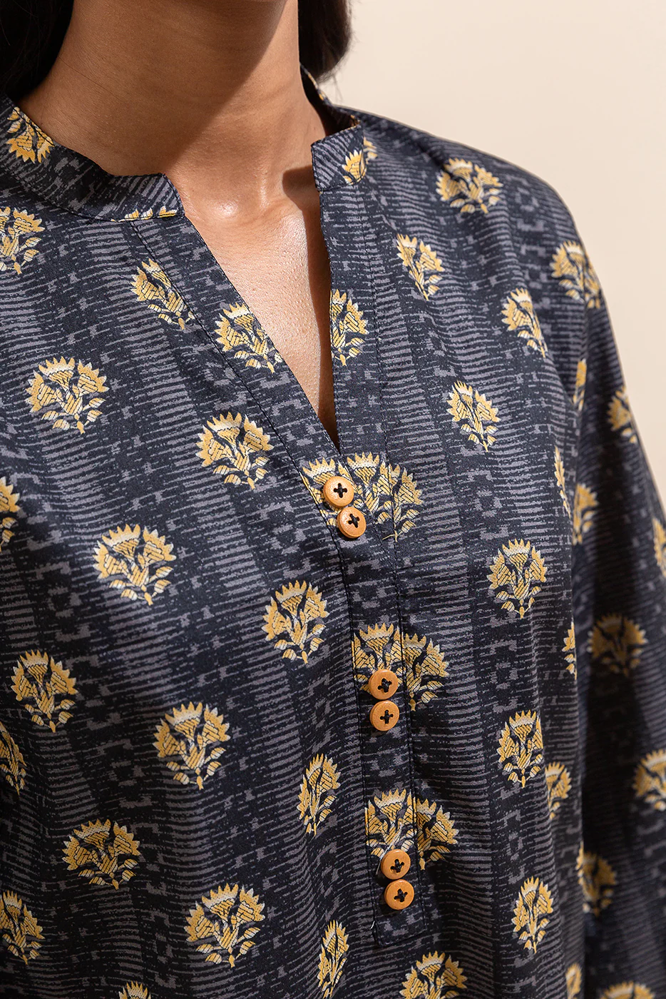 3 PIECE PRINTED LAWN SUIT-BLACK FLAIR (UNSTITCHED) - Image 5
