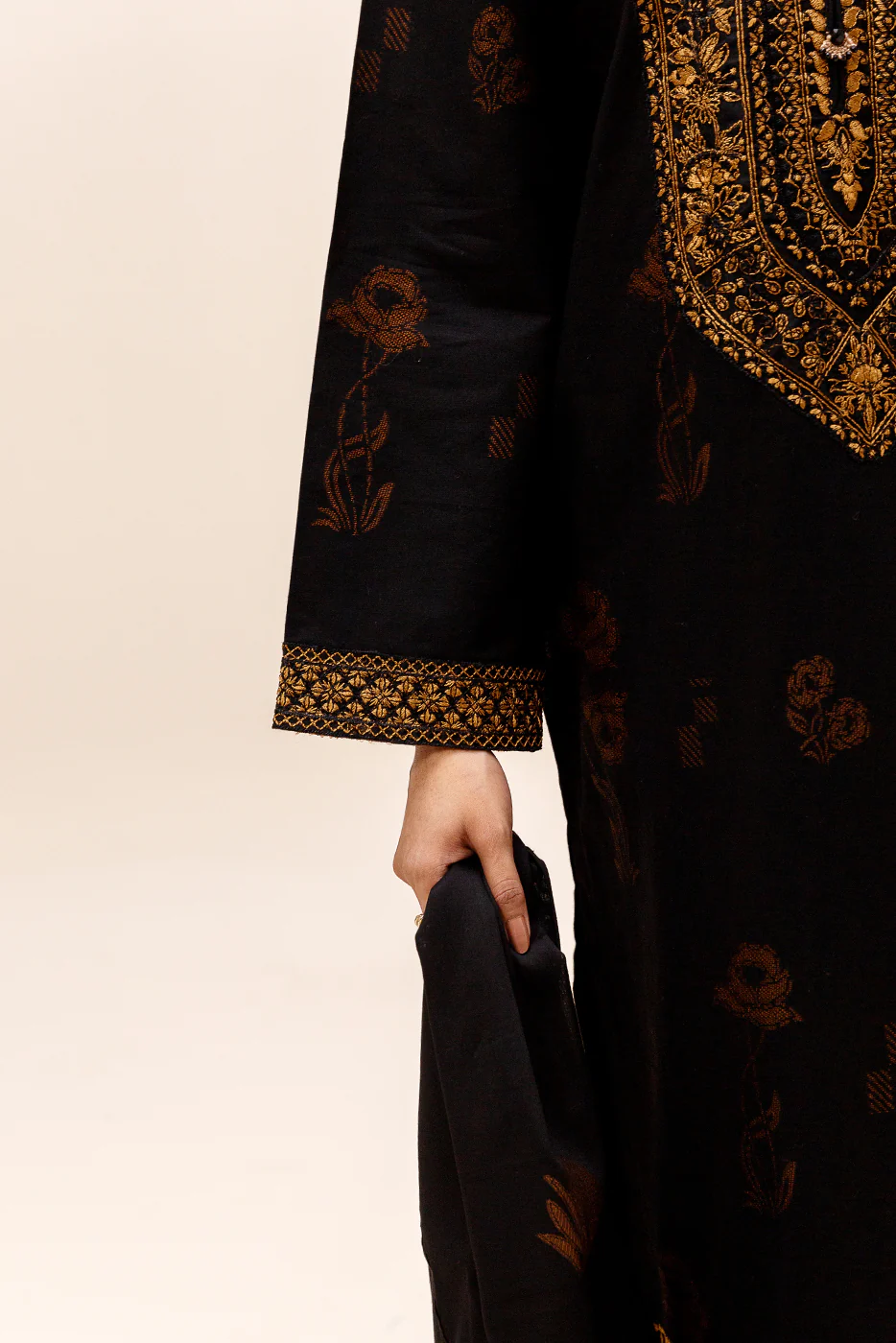 3 PIECE EMBROIDERED JACQUARD SUIT-RAVEN GLAZE (UNSTITCHED) - Image 6