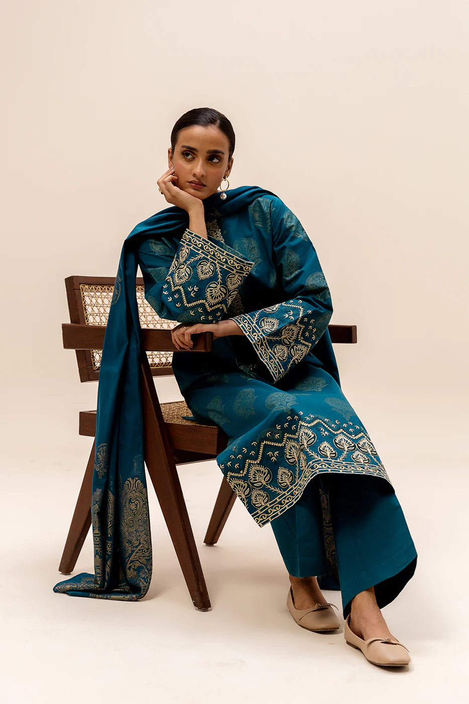 3 PIECE EMBROIDERED JACQUARD SUIT-MIDNIGHT LEAF (UNSTITCHED) - Image 2