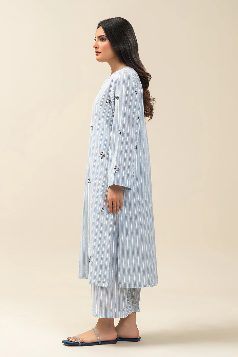 2 PIECE EMBROIDERED LAWN SUIT (PRET) - Image 3