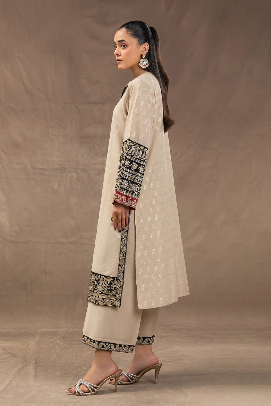 2 PIECE EMBROIDERED FANCY BADLA SUIT (LUXURY PRET) - Image 4