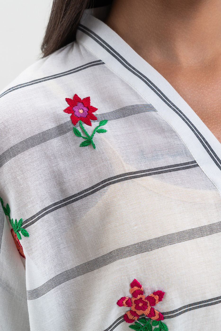 EMBROIDERED LAWN SHIRT (PRET) - Image 3