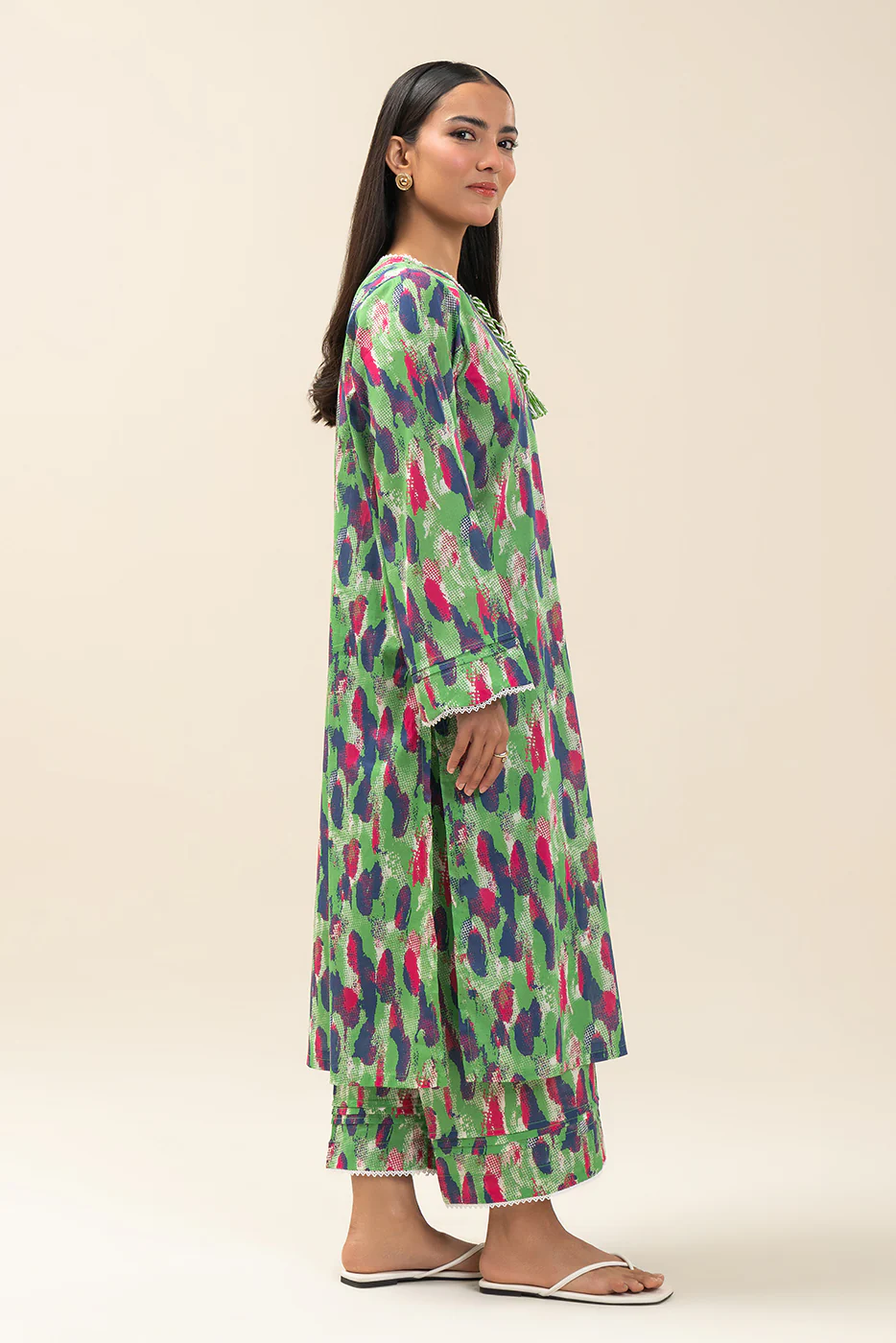 2 PIECE PRINTED LAWN SUIT (PRET) - Image 2