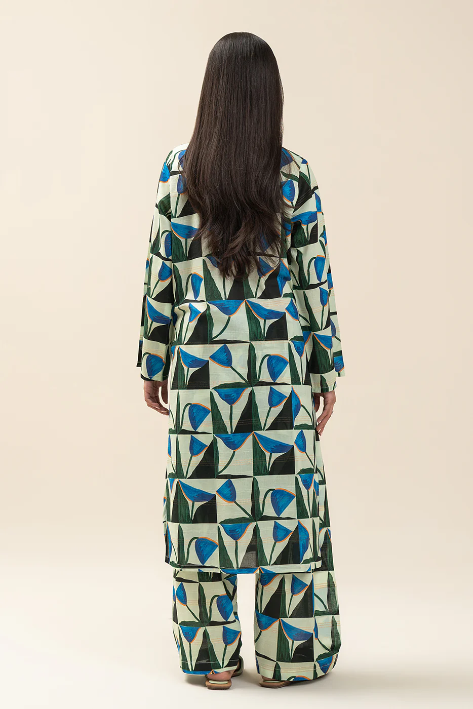 2 PIECE PRINTED DORIA LAWN SUIT (PRET) - Image 4