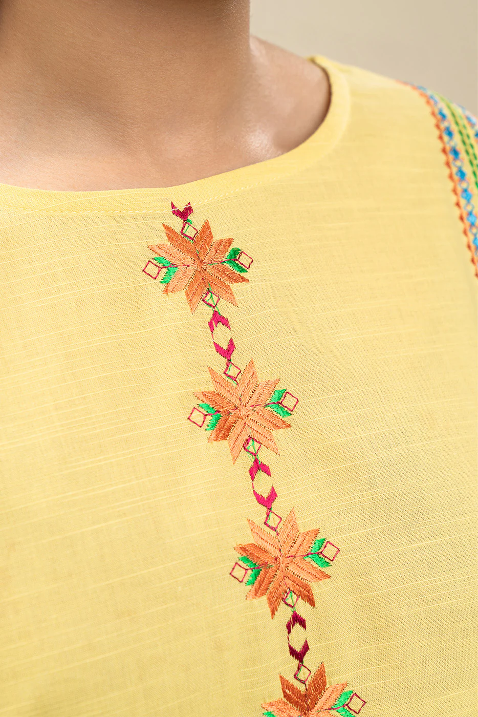 EMBROIDERED SLUB LAWN SHIRT (PRET) - Image 5