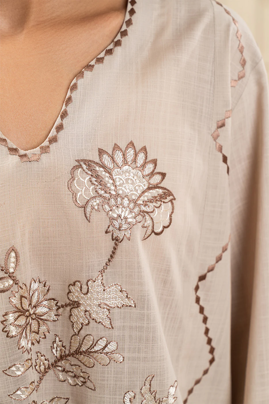 3 PIECE EMBROIDERED TWO WAY SLUB SUIT (PRET) - Image 5