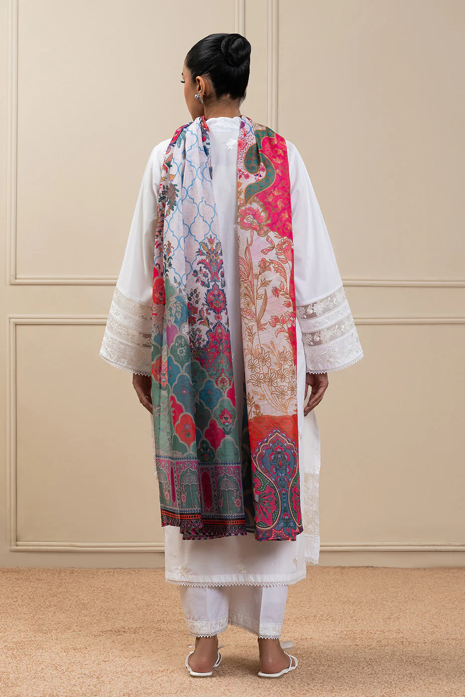 2 PIECE EMBROIDERED LAWN SUIT (HIGH CASUAL) - Image 4