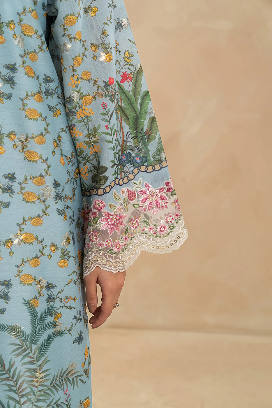 3 PIECE EMBROIDERED ZARI JACQUARD SUIT (LUXURY-PRET) - Image 4