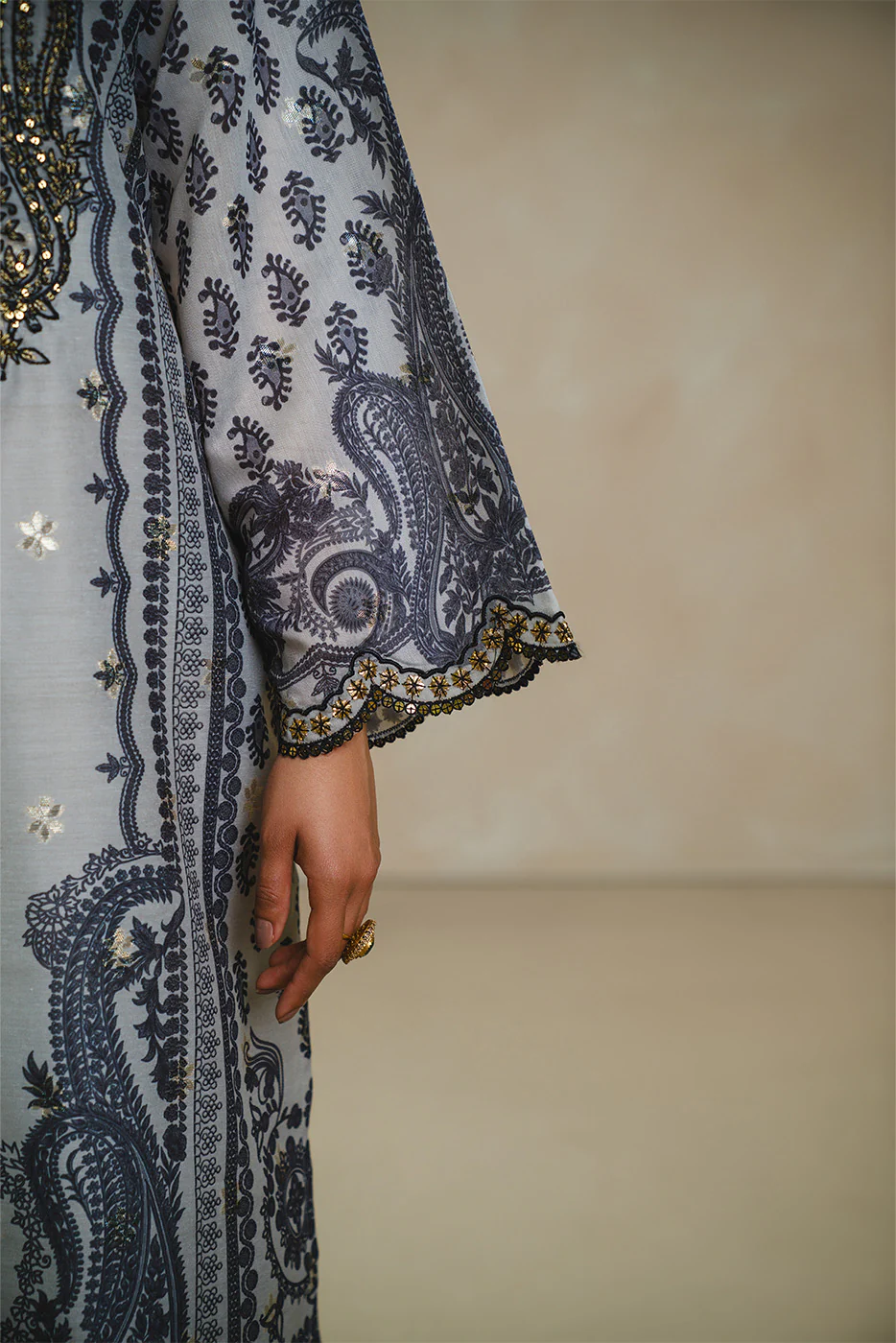 3 PIECE EMBROIDERED DIGITAL PRINTED ZARI JACQUARD SUIT (LUXURY PRET) - Image 5