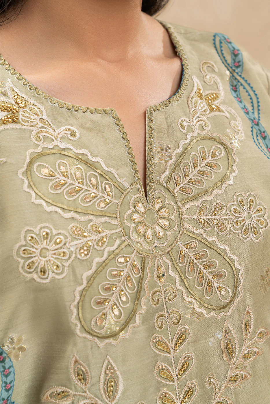 3 PIECE EMBROIDERED ZARI JACQUARD SUIT (LUXURY-PRET) - Image 3
