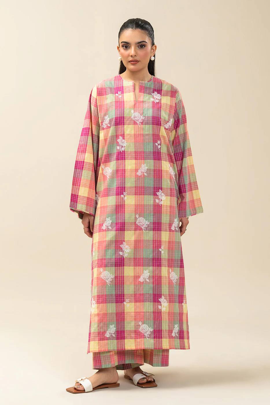 2 PIECE EMBROIDERED YARN DYED LUREX SUIT (PRET) - Image 2