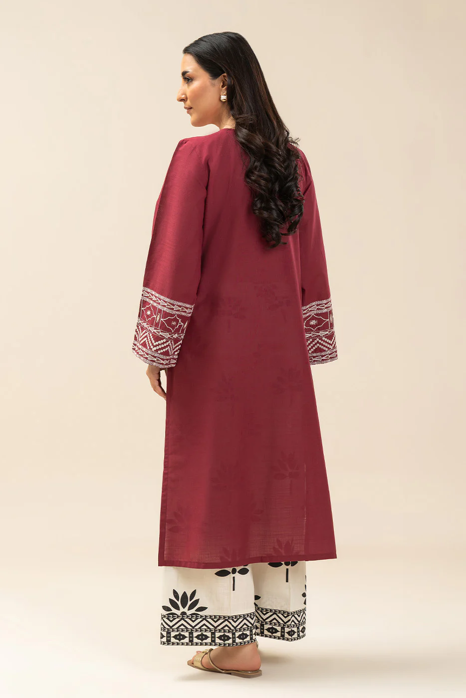2 PIECE EMBROIDERED TWO WAY SLUB SUIT (PRET) - Image 4