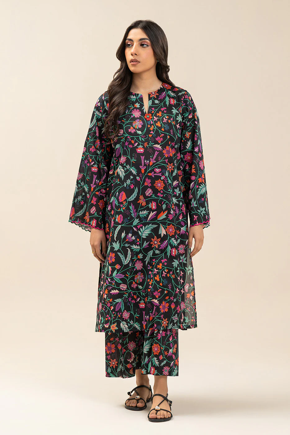 2 PIECE PRINTED LAWN SUIT (PRET) - Image 6