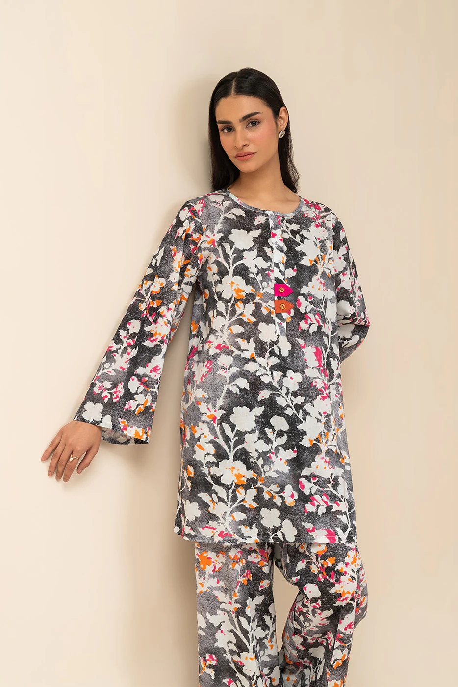 2 PIECE PRINTED LAWN SUIT (PRET) - Image 4