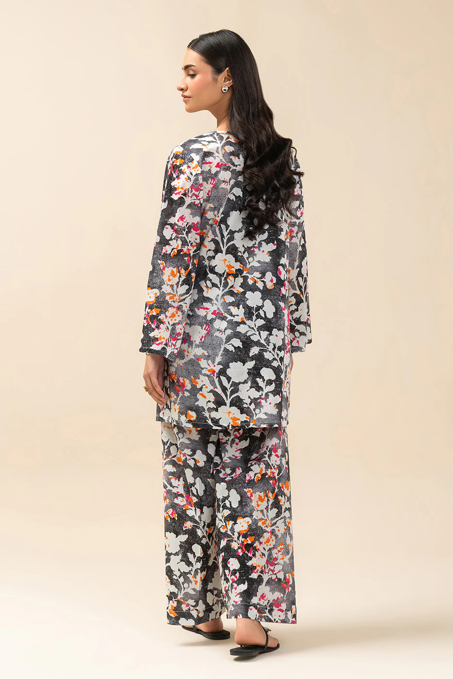 2 PIECE PRINTED LAWN SUIT (PRET) - Image 6