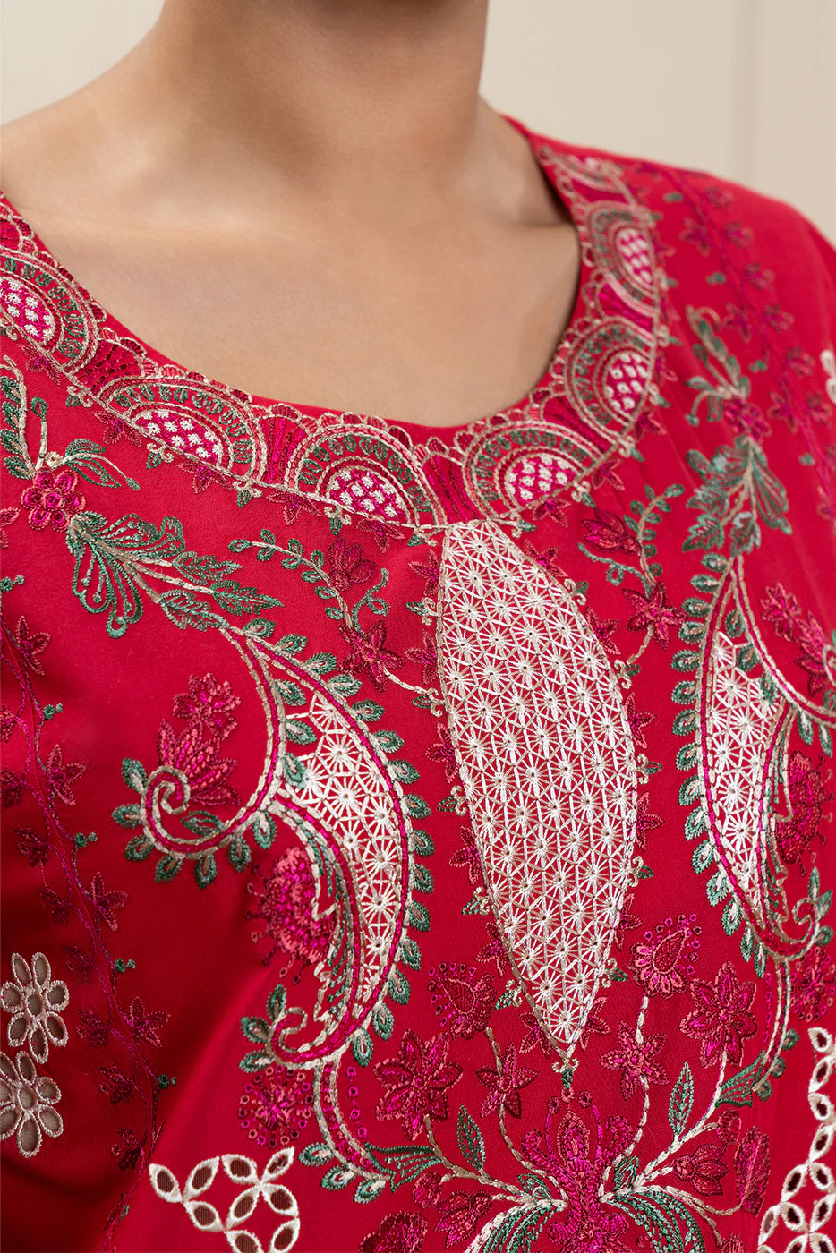 3 PIECE EMBROIDERED LAWN SUIT (HIGH CASUAL) - Image 5