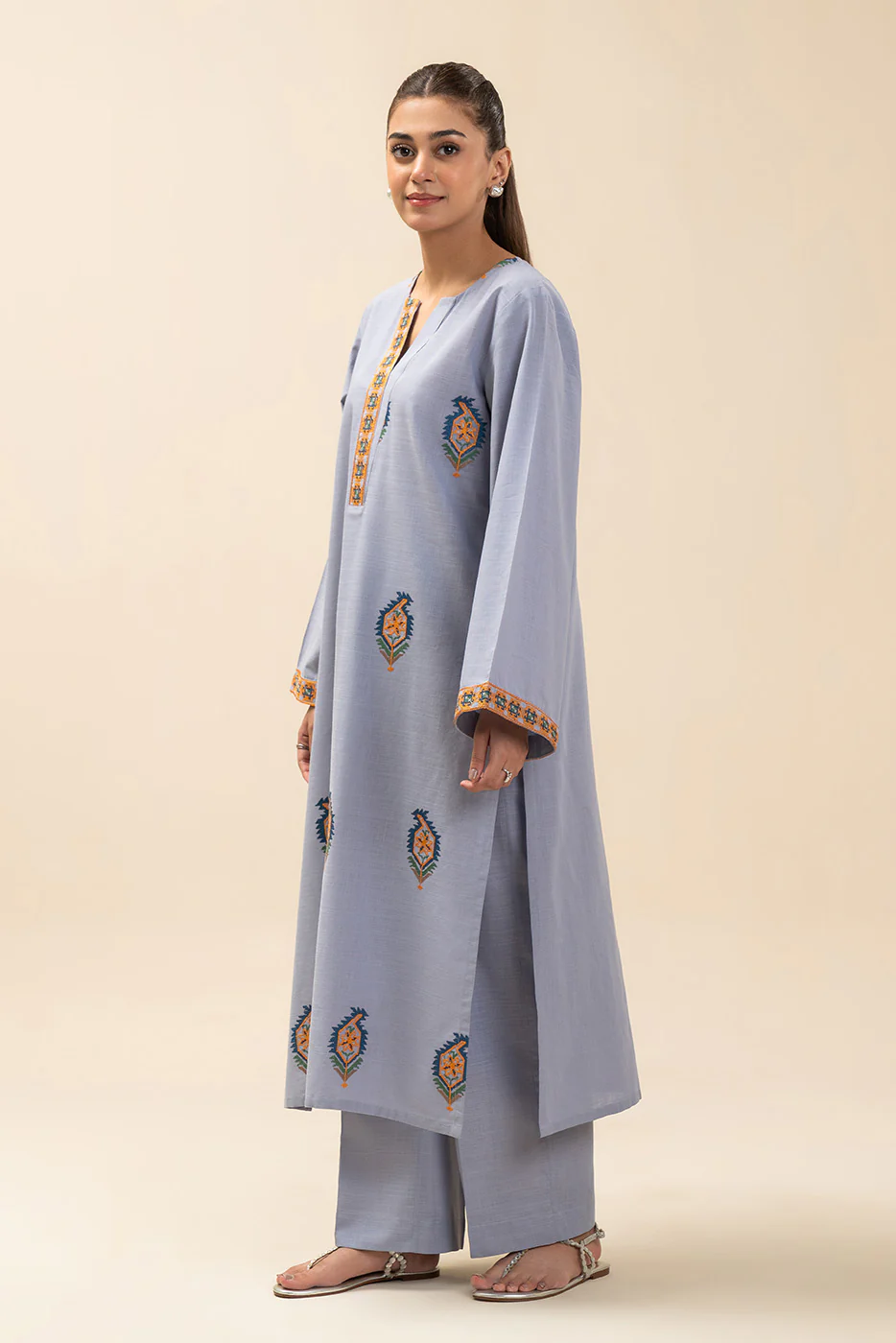 2 PIECE EMBROIDERED TWO WAY SLUB SUIT (PRET) - Image 2