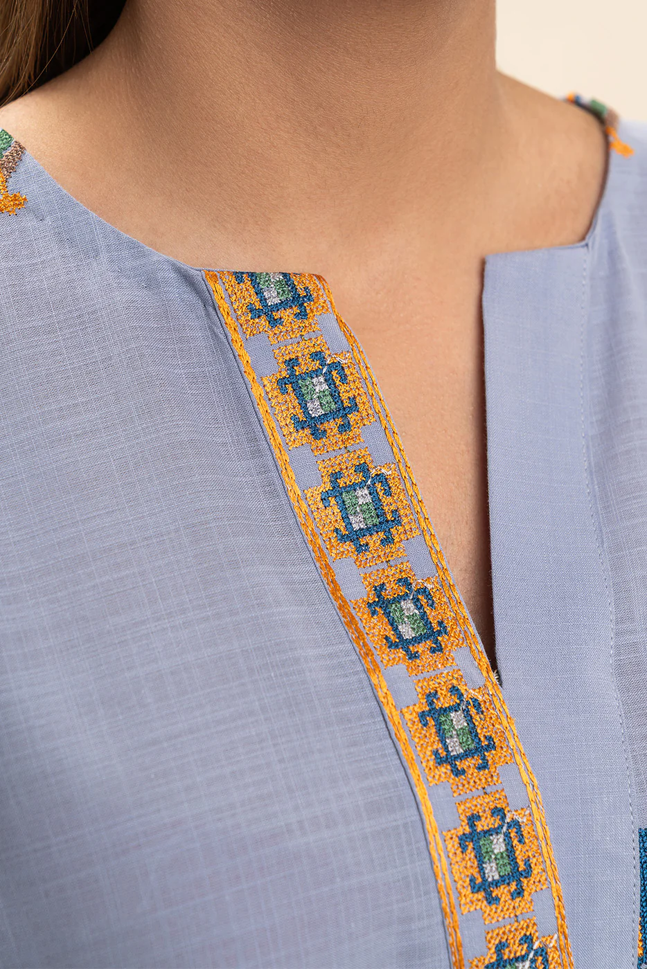 2 PIECE EMBROIDERED TWO WAY SLUB SUIT (PRET) - Image 3