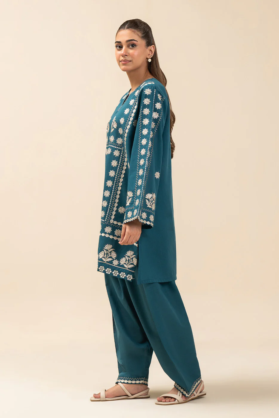 2 PIECE EMBROIDERED TWO WAY SLUB SUIT (PRET) - Image 3
