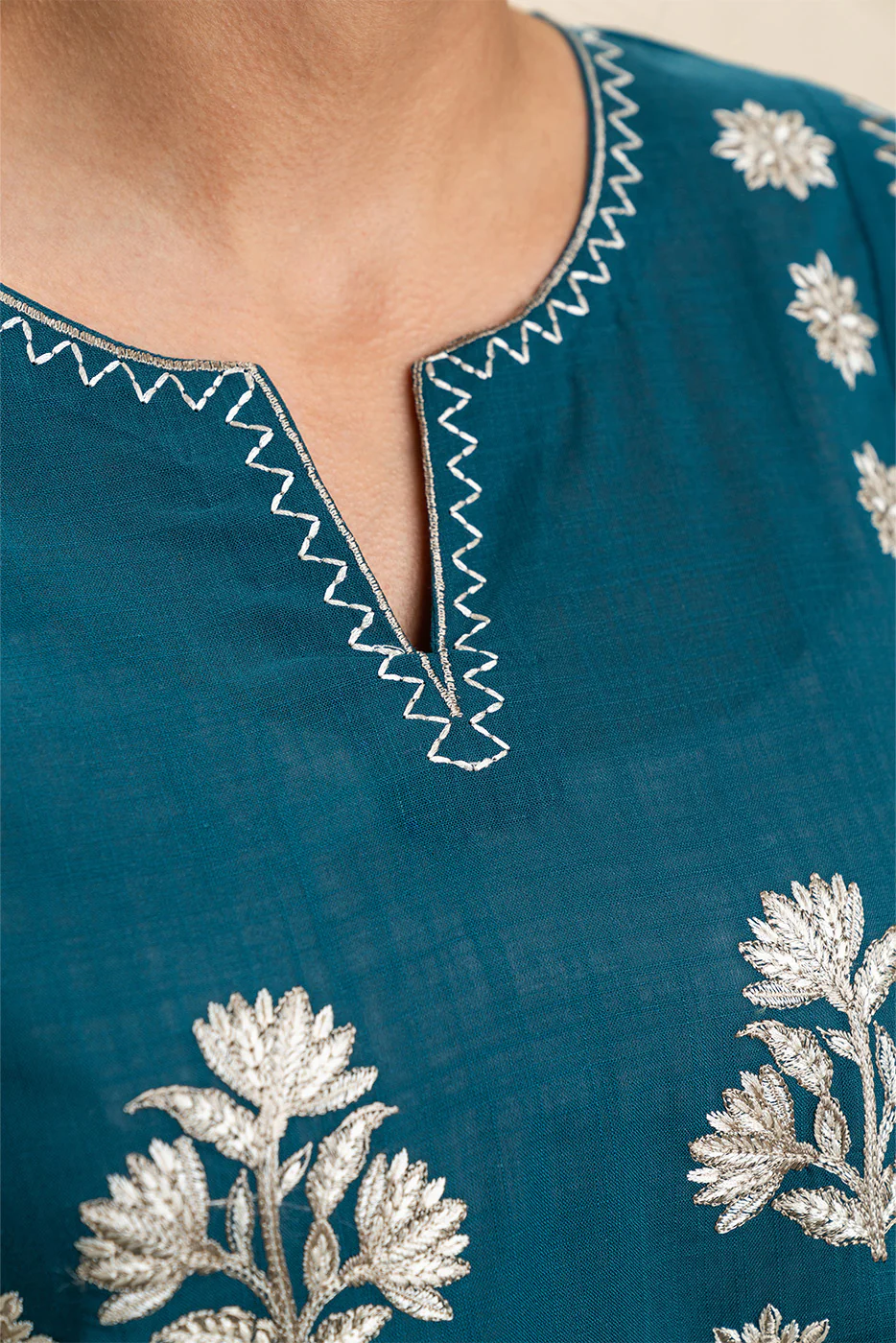2 PIECE EMBROIDERED TWO WAY SLUB SUIT (PRET) - Image 5