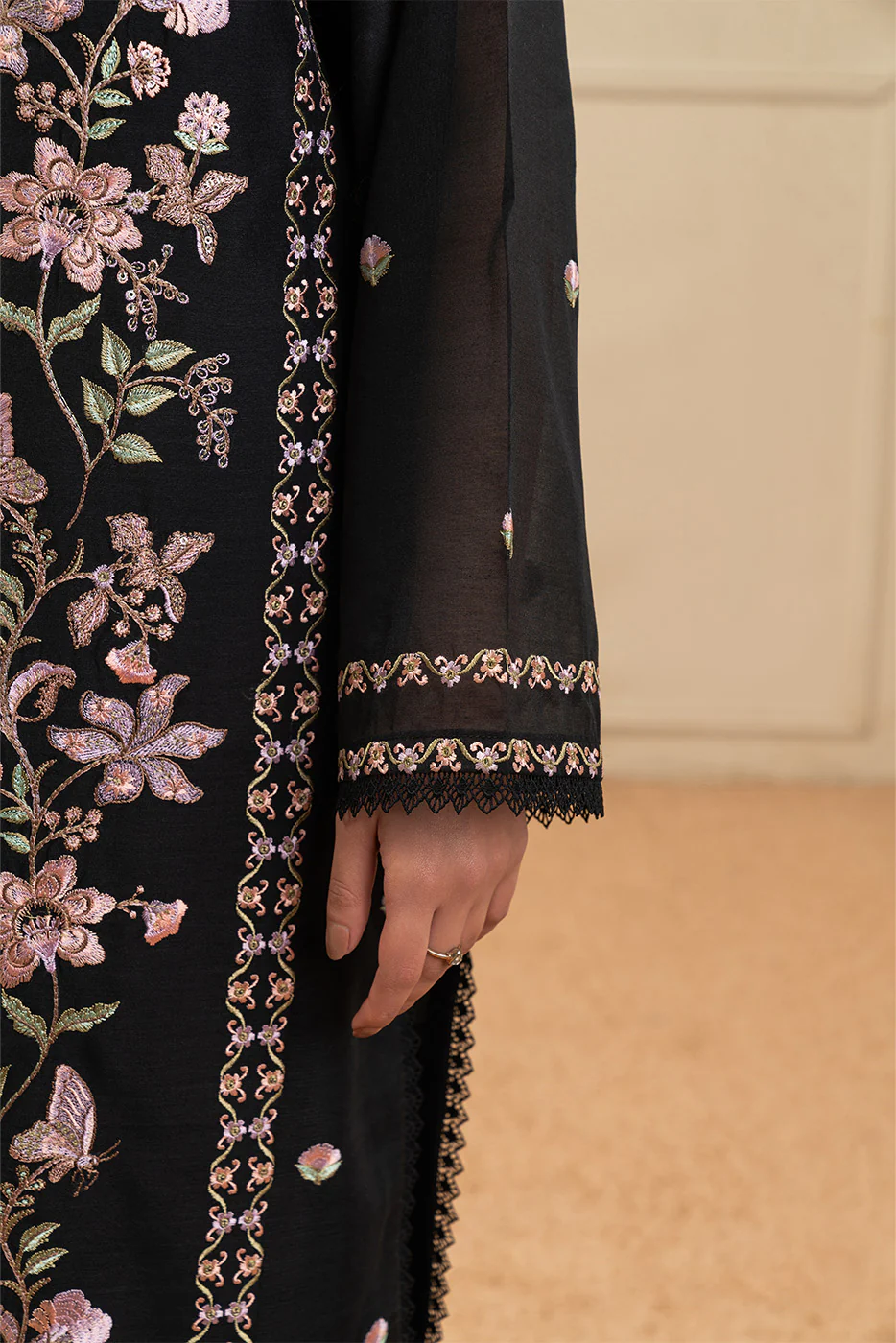 3 PIECE EMBROIDERED PAPER COTTON SUIT (HIGH CASUAL) - Image 4