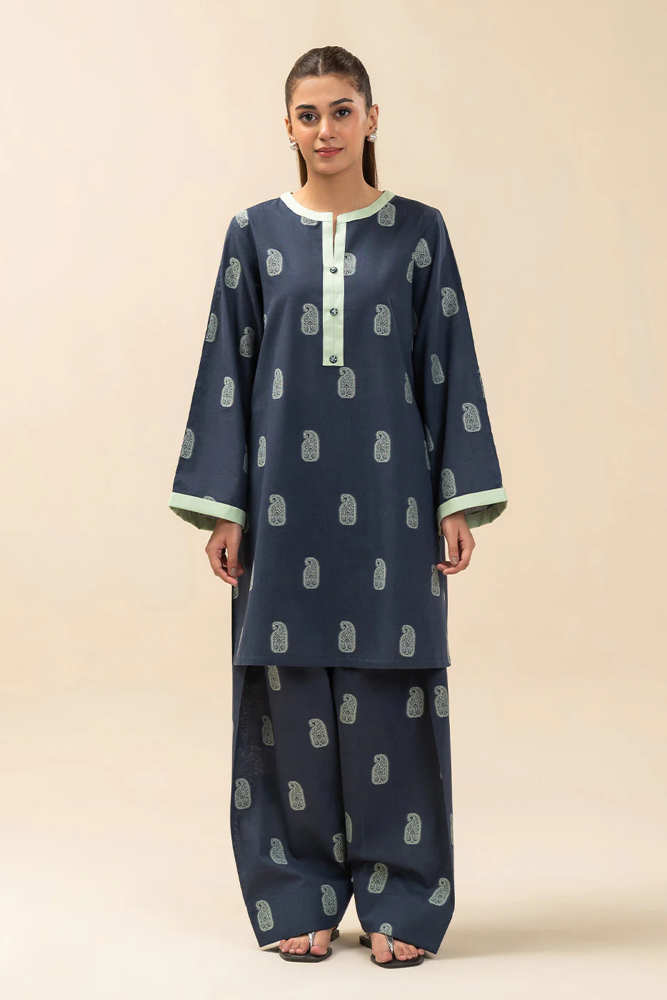 2 PIECE SOLID JACQUARD SUIT (PRET) - Image 5