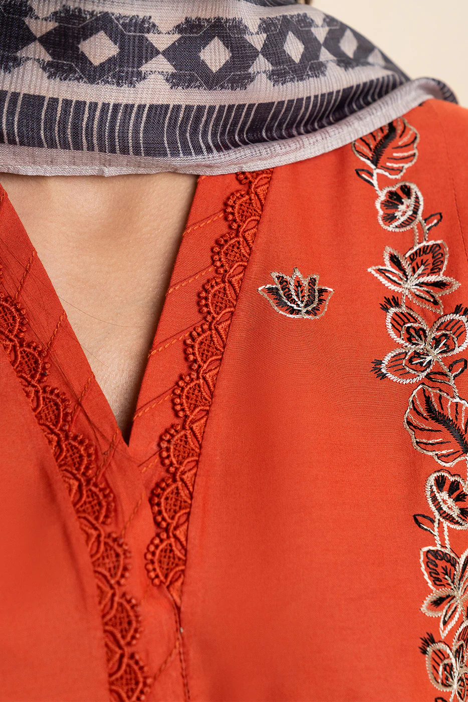 3 PIECE EMBROIDERED LAWN SUIT-SUNSET STREAM (UNSTITCHED) - Image 5