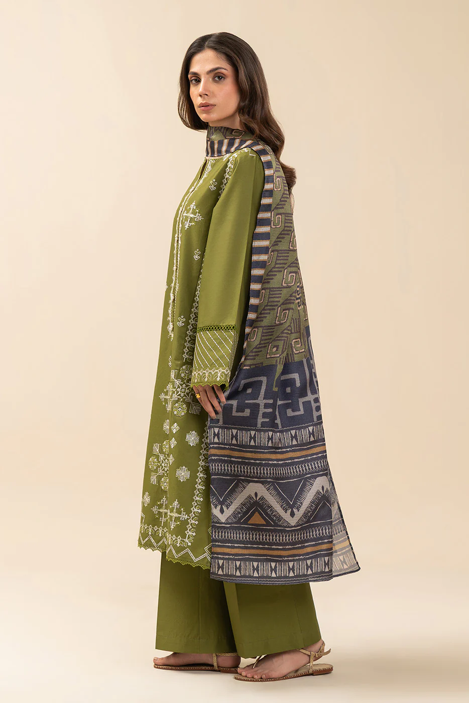 3 PIECE EMBROIDERED LAWN SUIT-JADE LADDER (UNSTITCHED) - Image 3