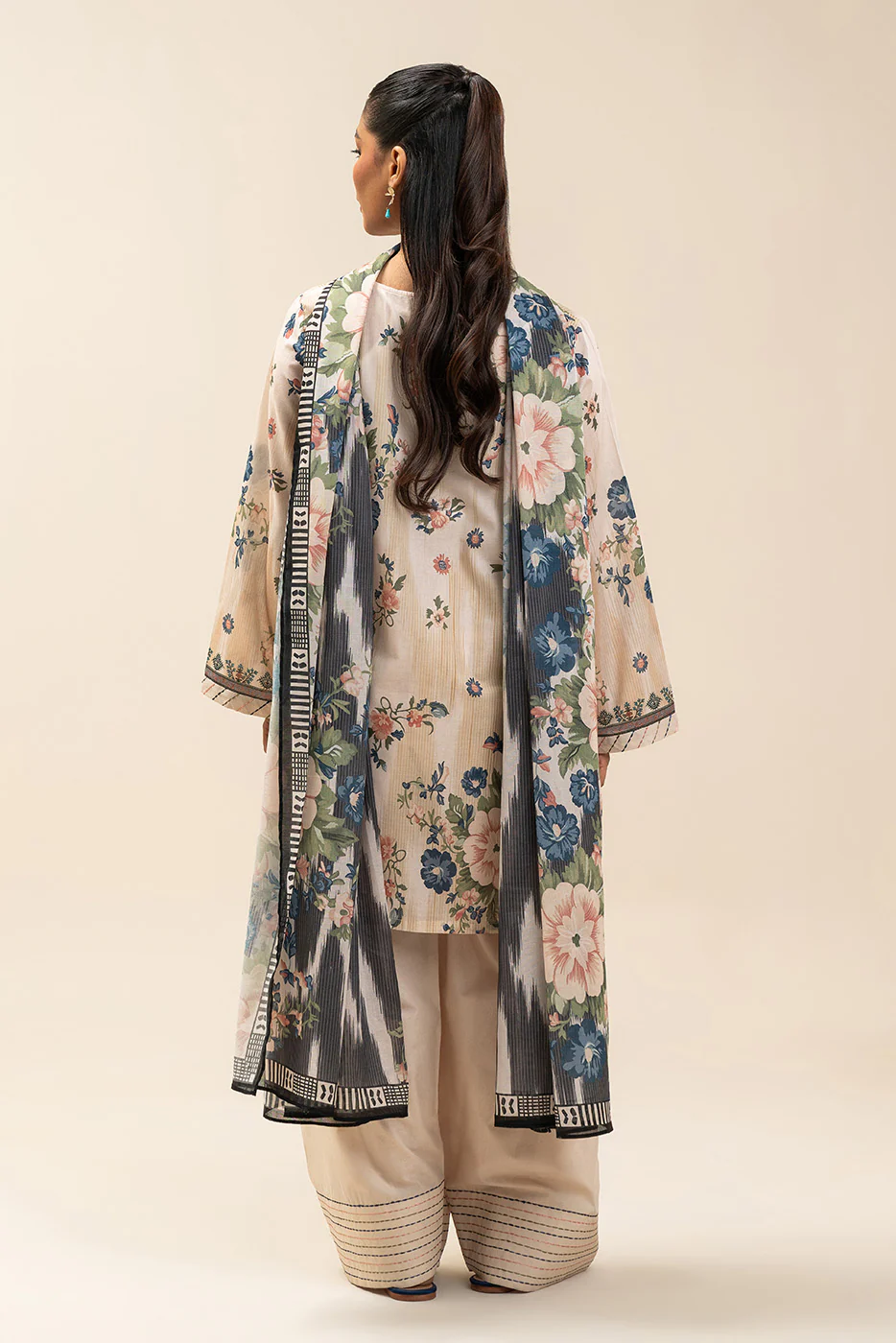 3 PIECE PRINTED LAWN SUIT-IVORY FLORET (UNSTITCHED) - Image 4