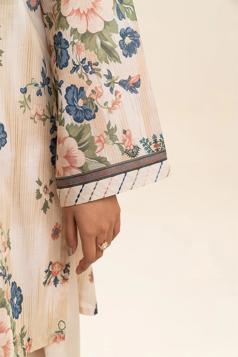 3 PIECE PRINTED LAWN SUIT-IVORY FLORET (UNSTITCHED) - Image 6