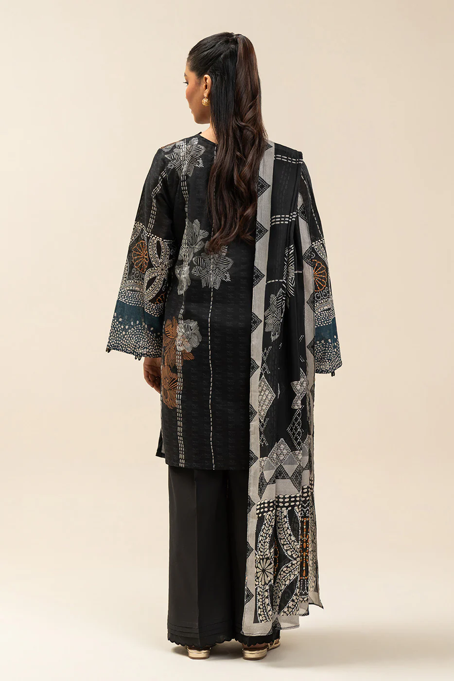3 PIECE PRINTED LAWN SUIT-RAVEN VOGUE (UNSTITCHED) - Image 4