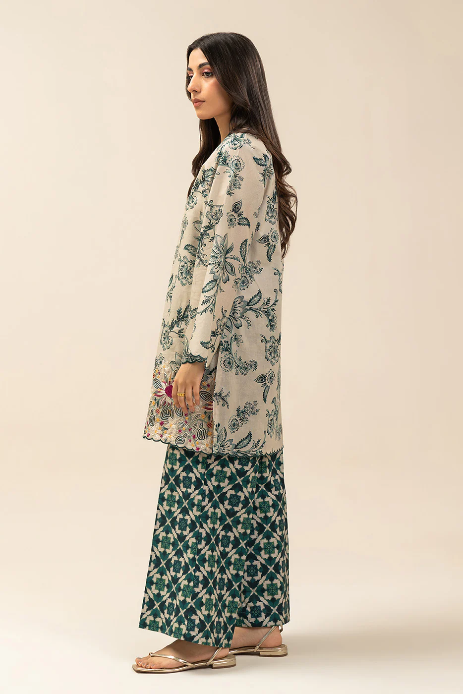 2 PIECE EMBROIDERED LAWN SUIT-EMERALD GARDENS (UNSTITCHED) - Image 3
