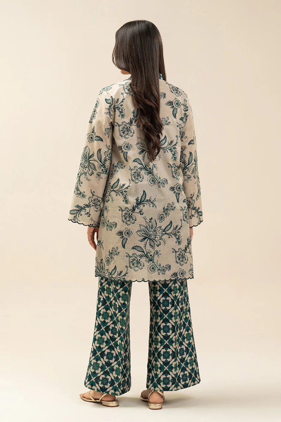 2 PIECE EMBROIDERED LAWN SUIT-EMERALD GARDENS (UNSTITCHED) - Image 4