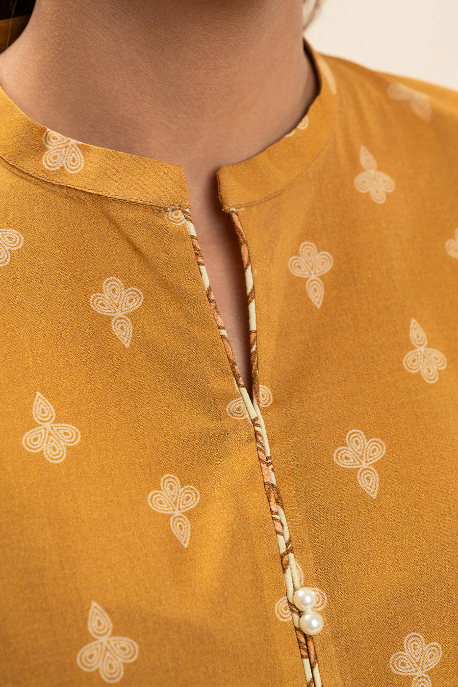 2 PIECE EMBROIDERED LAWN SUIT-BLOOMING GLAZE (UNSTITCHED) - Image 5