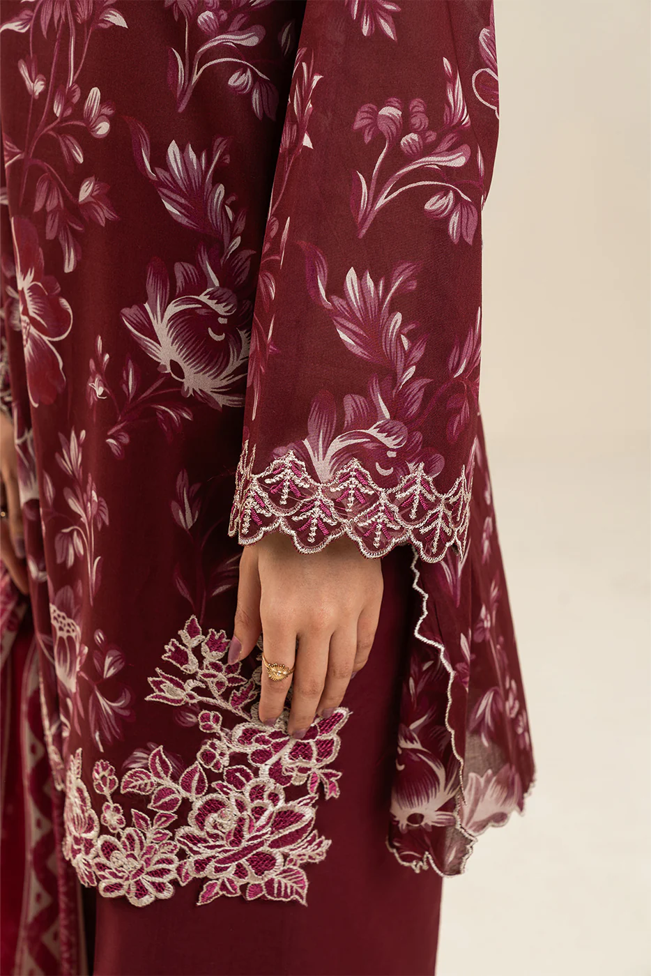 3 PIECE EMBROIDERED LAWN SUIT-SCARLET VINE (UNSTITCHED) - Image 7