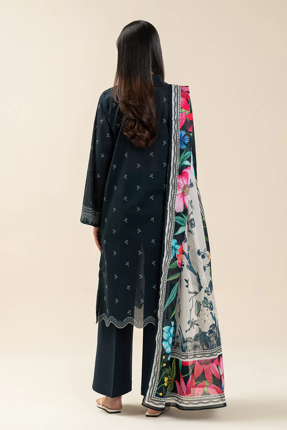 3 PIECE EMBROIDERED LAWN SUIT-VERDANT BLOOM (UNSTITCHED) - Image 4