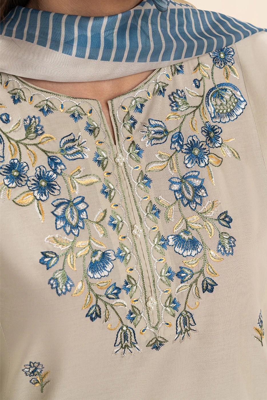 3 PIECE EMBROIDERED LAWN SUIT-IVORY ORCHARD (UNSTITCHED) - Image 5