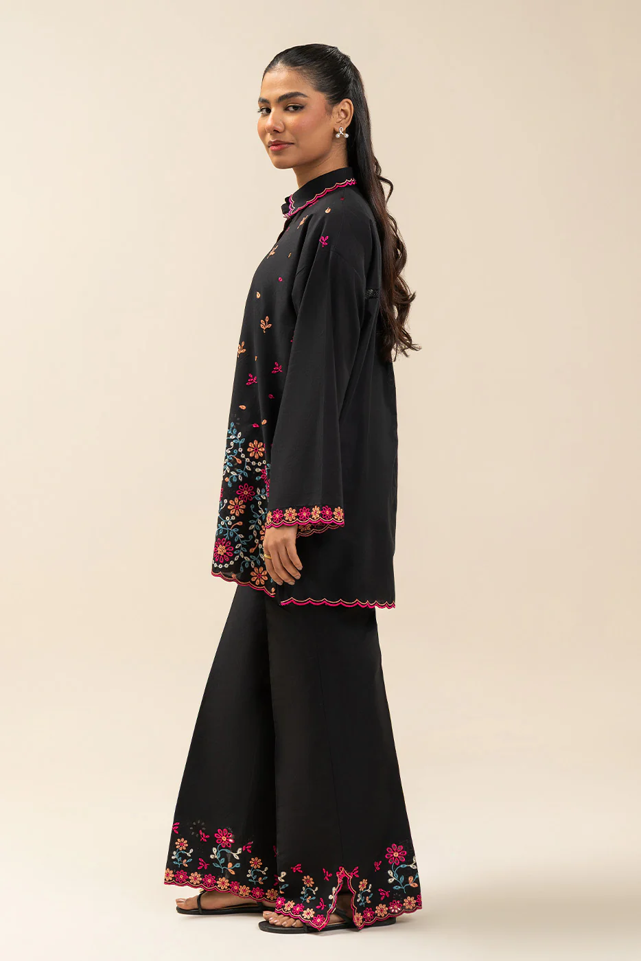 2 PIECE EMBROIDERED LAWN SUIT-VERDANT SPRAY (UNSTITCHED) - Image 3