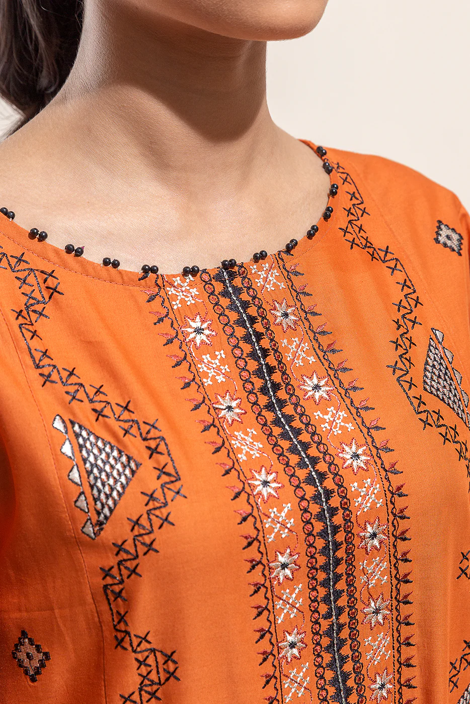 2 PIECE EMBROIDERED LAWN SUIT-RADIANT TRIBE (UNSTITCHED) - Image 4