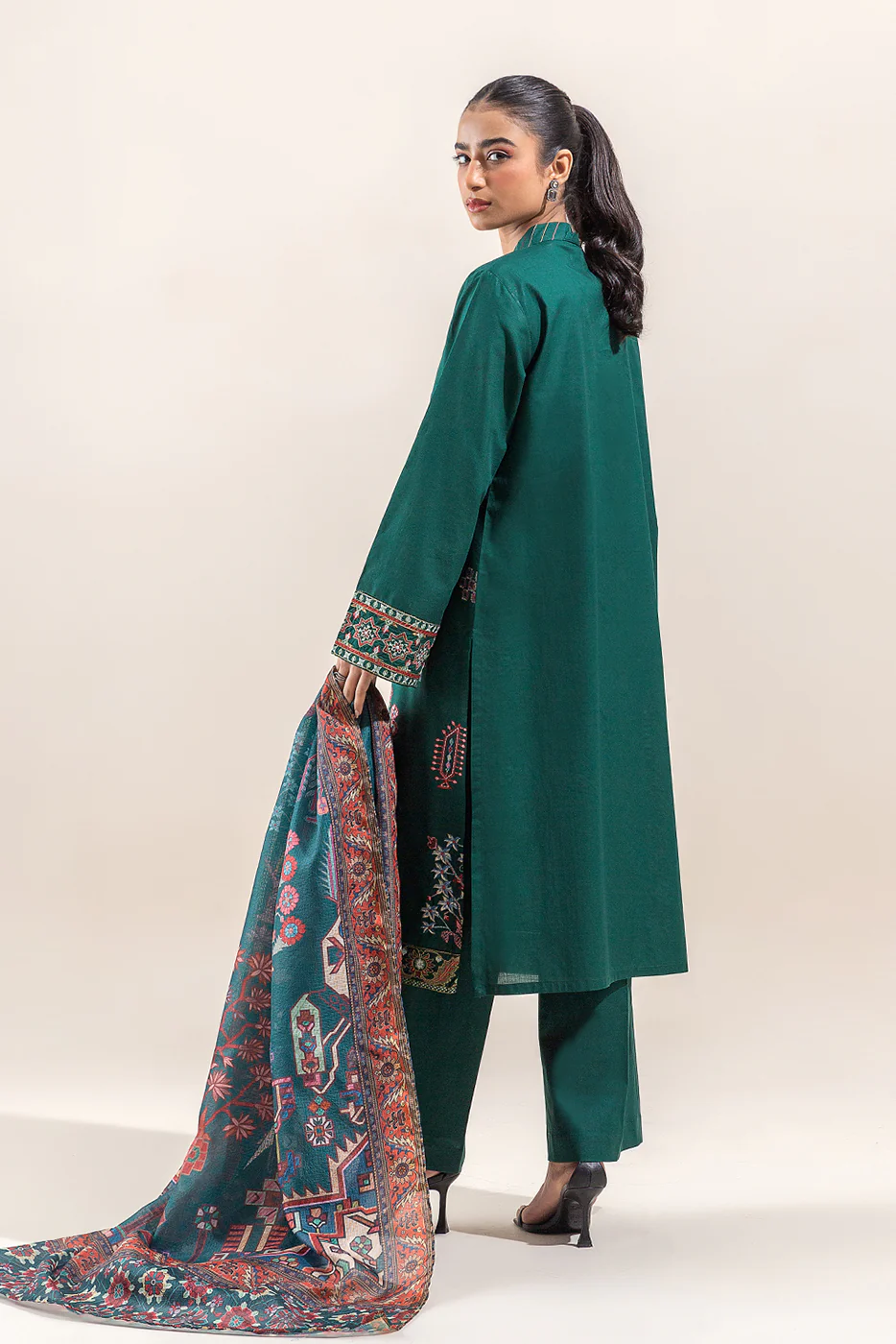 2 PIECE EMBROIDERED LAWN SUIT-PERSIAN GREEN (UNSTITCHED) - Image 5