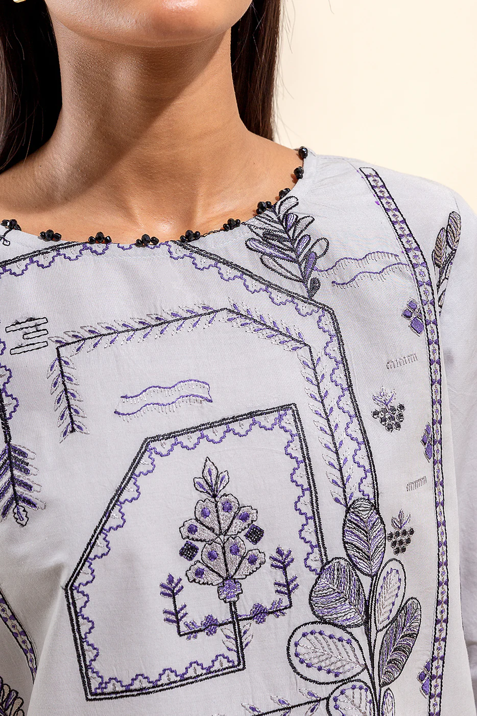 2 PIECE EMBROIDERED LAWN SUIT-ROYAL LEGACY (UNSTITCHED) - Image 4