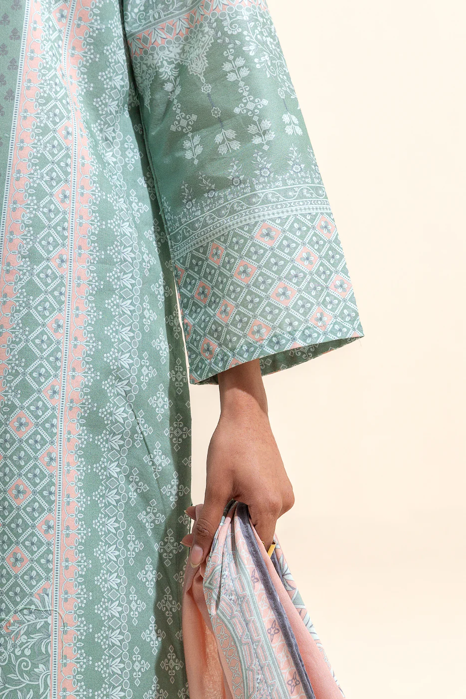 3 PIECE PRINTED LAWN SUIT-ARTIC WHISPER (UNSTITCHED) - Image 3