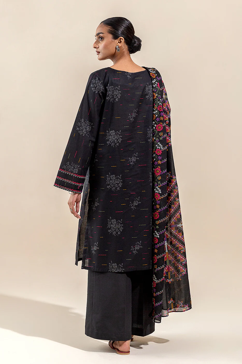 3 PIECE EMBROIDERED LAWN SUIT-BLACK BREEZE(UNSTITCHED) - Image 5