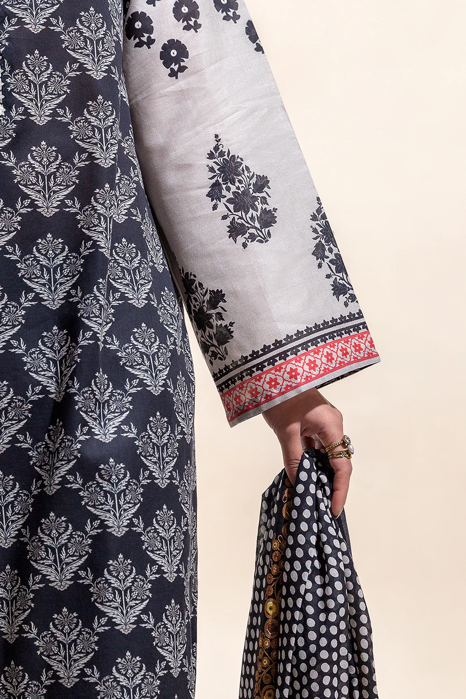 3 PIECE PRINTED LAWN SUIT-BLACK ONYX (UNSTITCHED) - Image 3