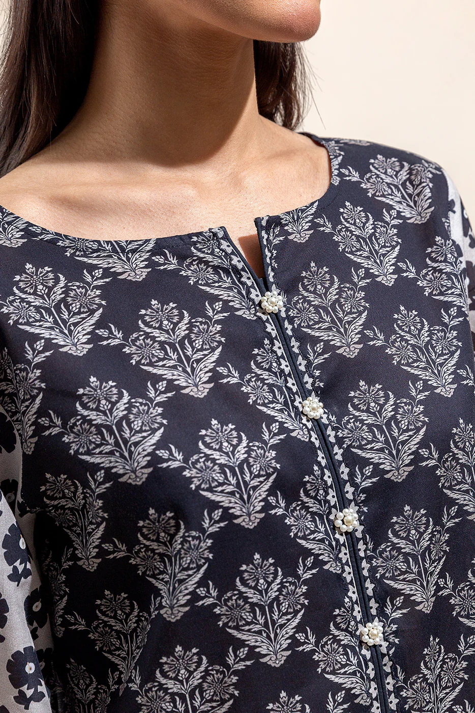 3 PIECE PRINTED LAWN SUIT-BLACK ONYX (UNSTITCHED) - Image 4